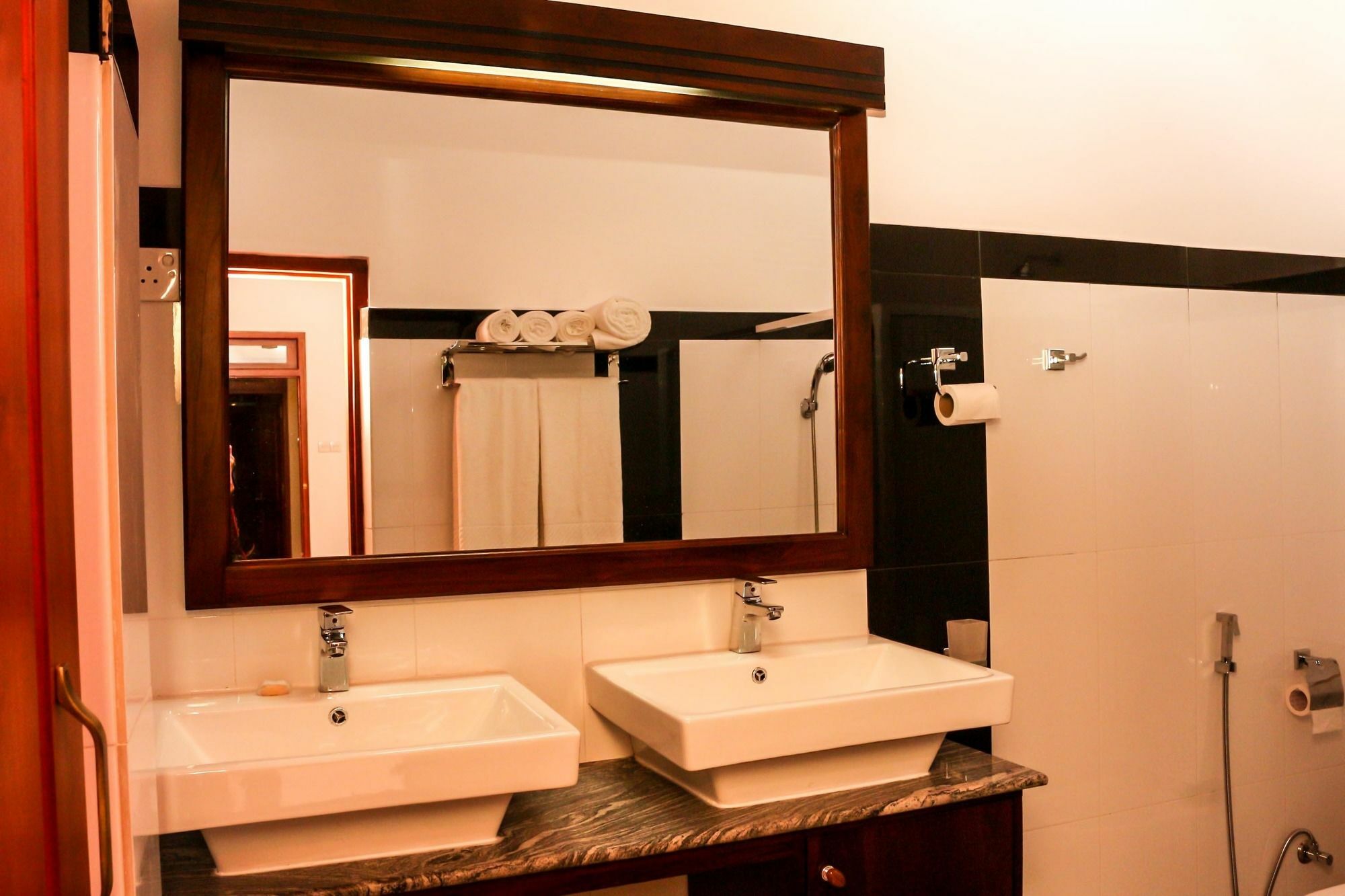 Vin Roma Inn Kandy Ngoại thất bức ảnh